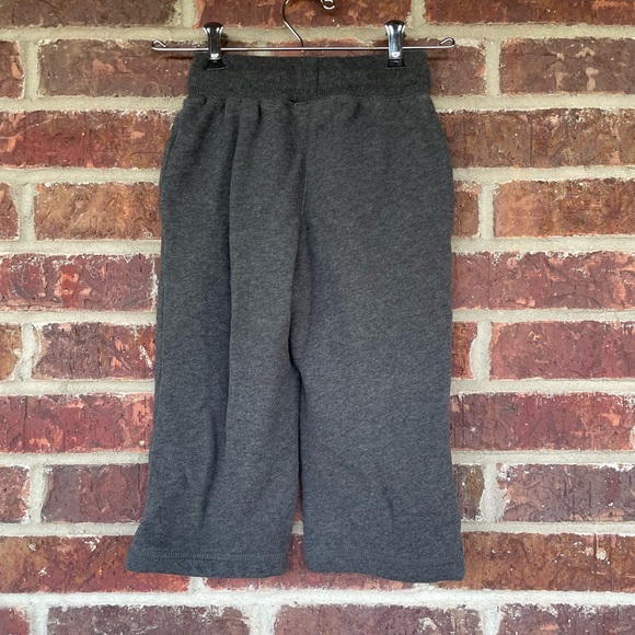 Little Boy’s Gap Kids Gray Sweatpants Size XS 4-5 - Picture 7 of 11